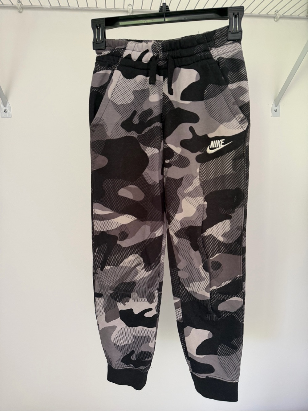 Nike Grey Camo sweatpants for boys